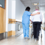 Arbetsmiljöverket: Personalen inom äldreomsorgen riskerar sin hälsa